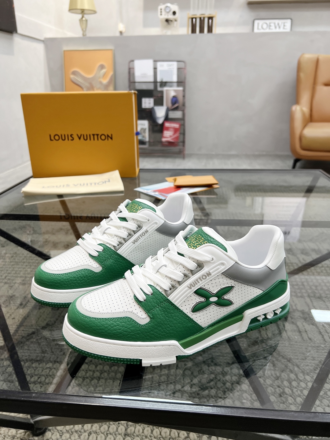  L 🔍顶级代购🇮🇹 路 炸街男神新品来袭，男士超人气运动爆款专柜新款，原厂配置意大利进口牛皮面料，复杂