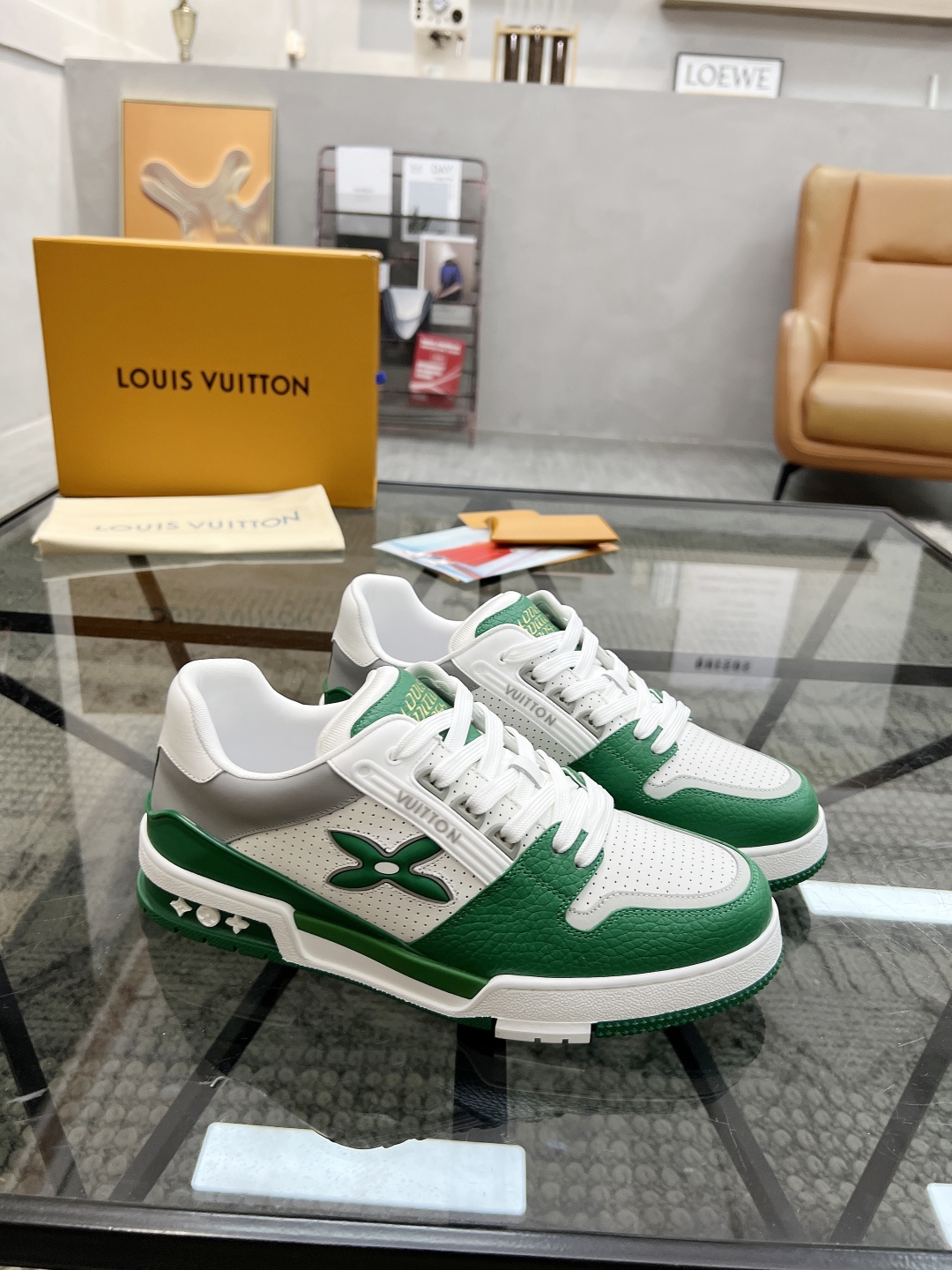  L 🔍顶级代购🇮🇹 路 炸街男神新品来袭，男士超人气运动爆款专柜新款，原厂配置意大利进口牛皮面料，复杂