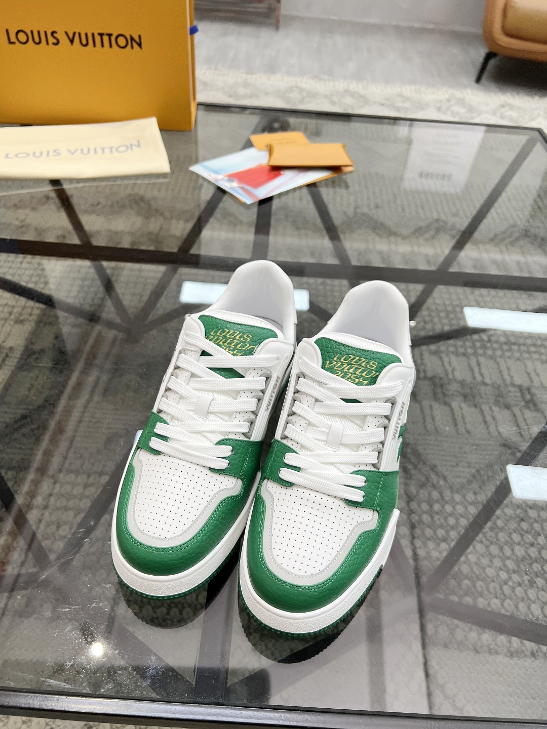  L 🔍顶级代购🇮🇹 路 炸街男神新品来袭，男士超人气运动爆款专柜新款，原厂配置意大利进口牛皮面料，复杂