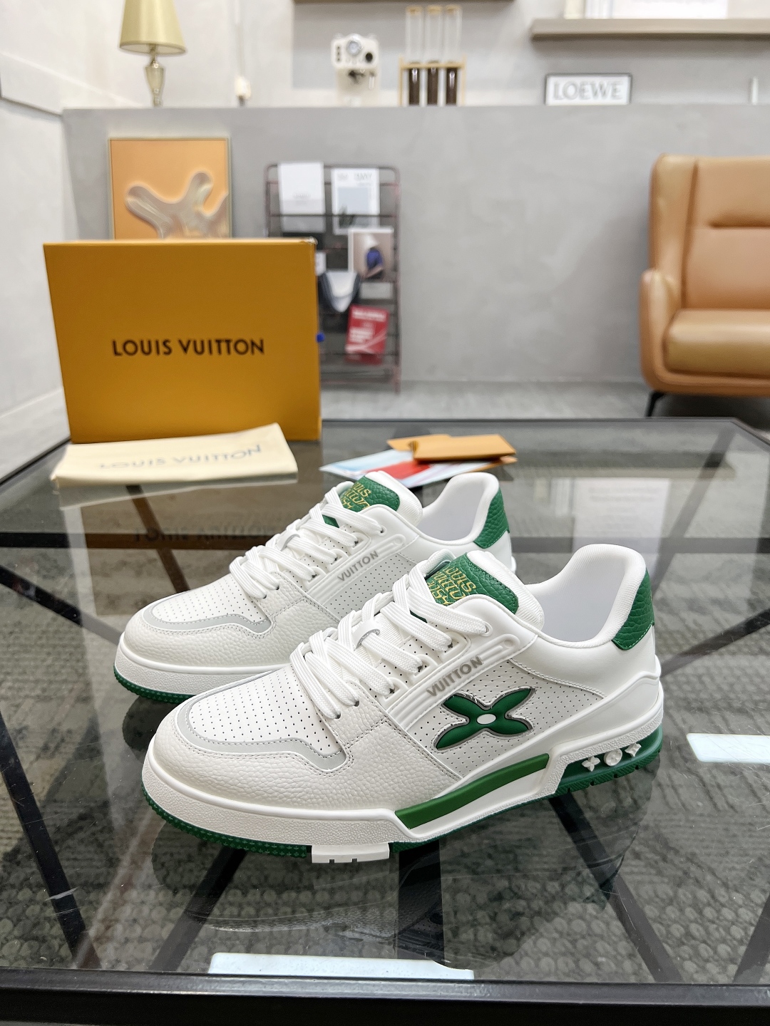  L 🔍顶级代购🇮🇹 路 炸街男神新品来袭，男士超人气运动爆款专柜新款，原厂配置意大利进口牛皮面料，复杂