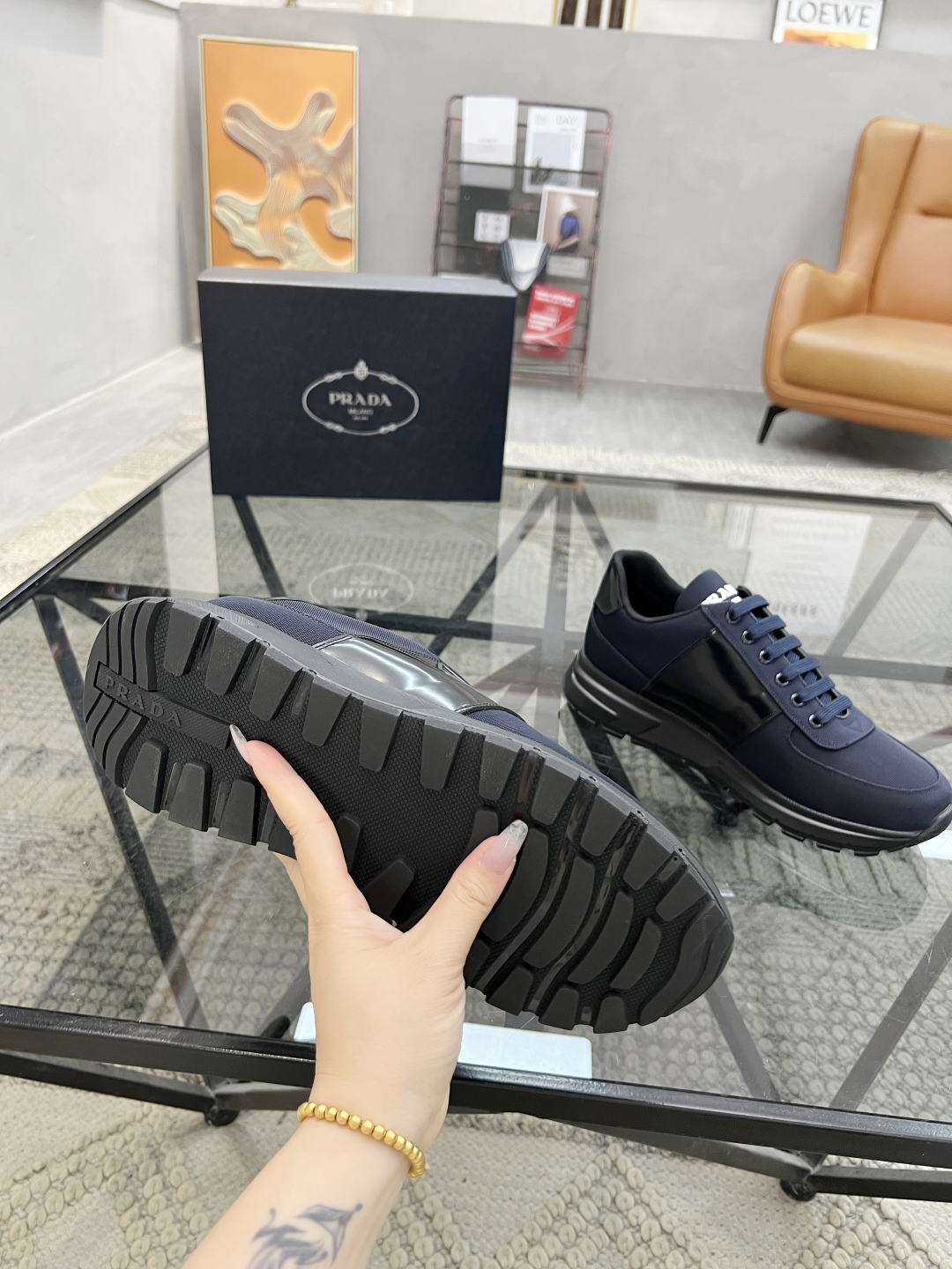  P 🔍顶级代购🇮🇹 普 炸街男神新品休闲鞋专柜同步，鞋面意大利进口牛皮搭配布面料，经典版型巧妙拼接工艺