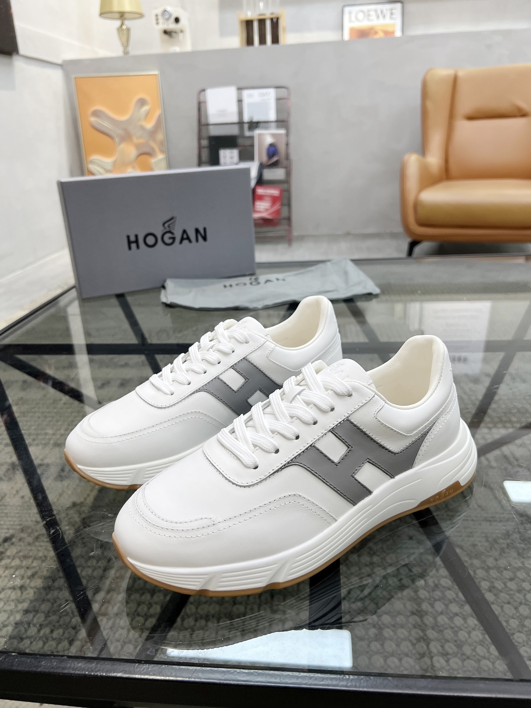  H 🔍顶级代购🇮🇹 霍 炸街男神新品来袭，超人气爆款专柜新款，原厂配置意大利进口牛皮面料，高品质复杂拼