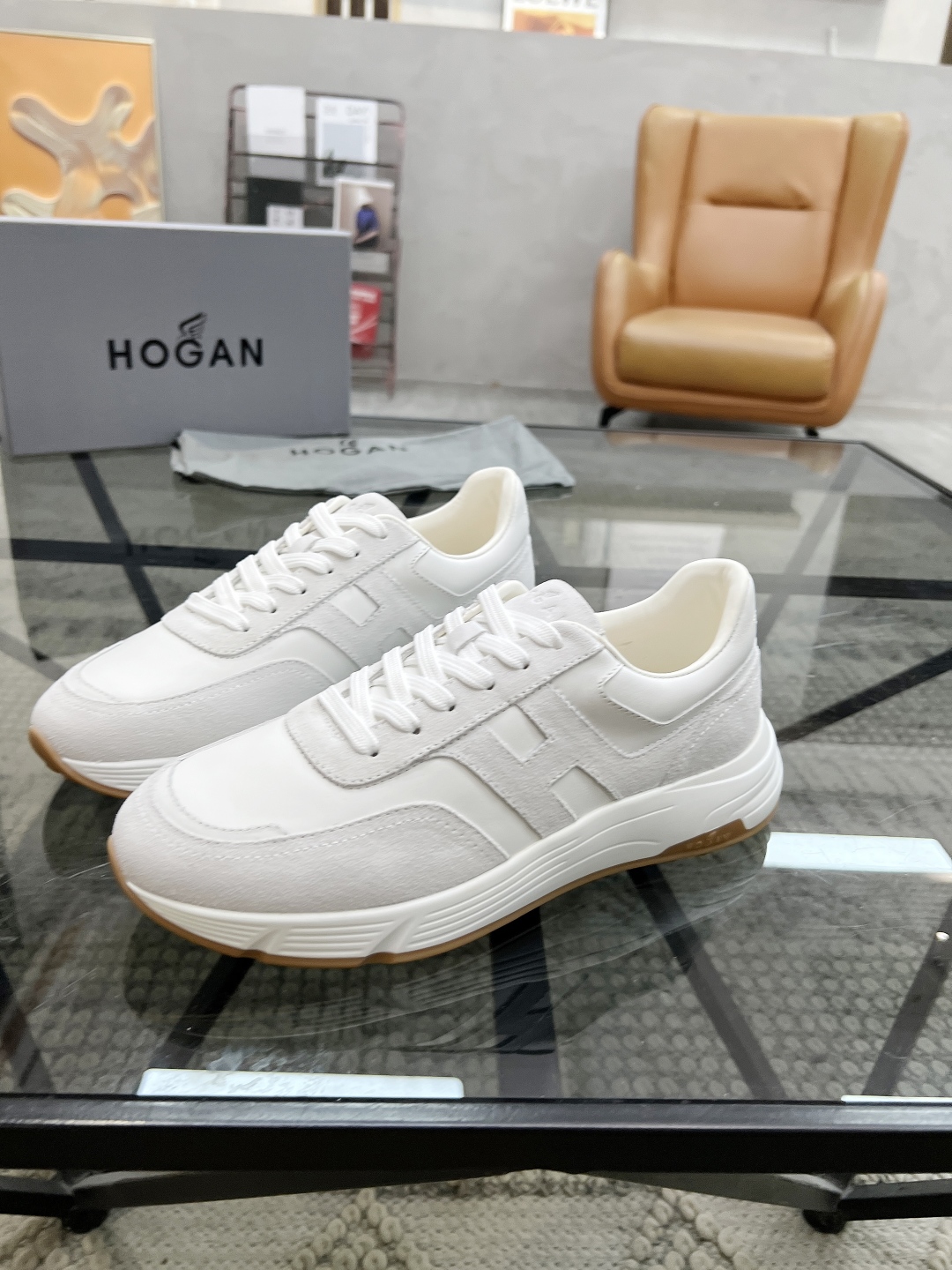  H 🔍顶级代购🇮🇹 霍 炸街男神新品来袭，超人气爆款专柜新款，原厂配置意大利进口牛皮面料，高品质复杂拼