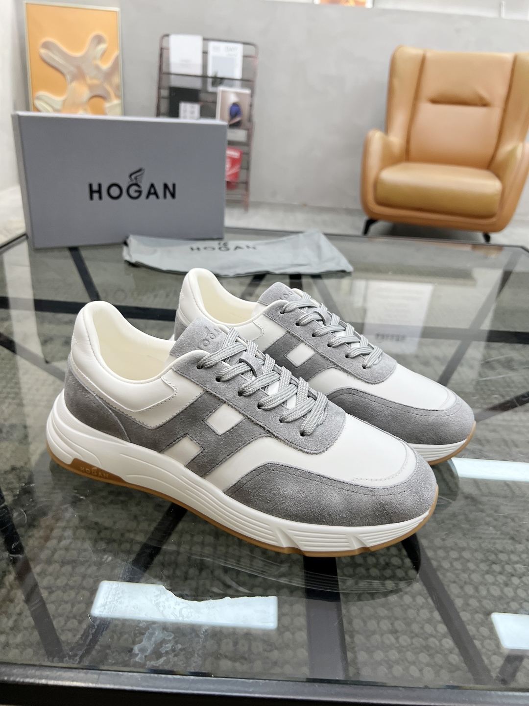  H 🔍顶级代购🇮🇹 霍 炸街男神新品来袭，超人气爆款专柜新款，原厂配置意大利进口牛皮面料，高品质复杂拼