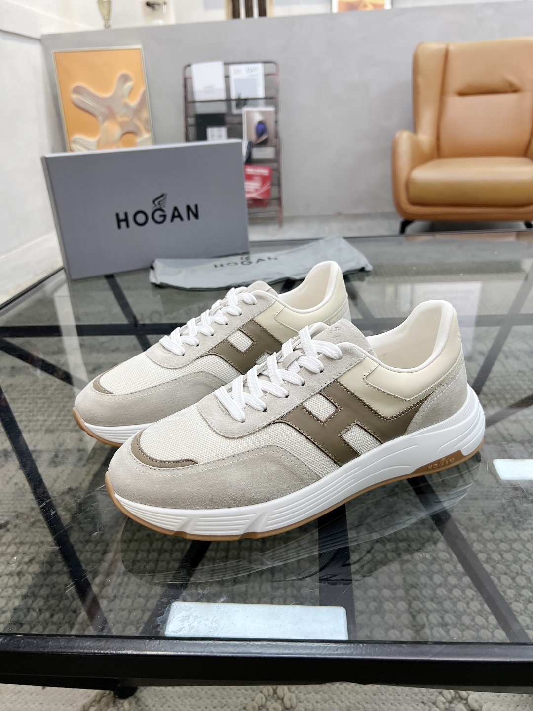  H 🔍顶级代购🇮🇹 霍 炸街男神新品来袭，超人气爆款专柜新款，原厂配置意大利进口牛皮搭配网布面料，高品
