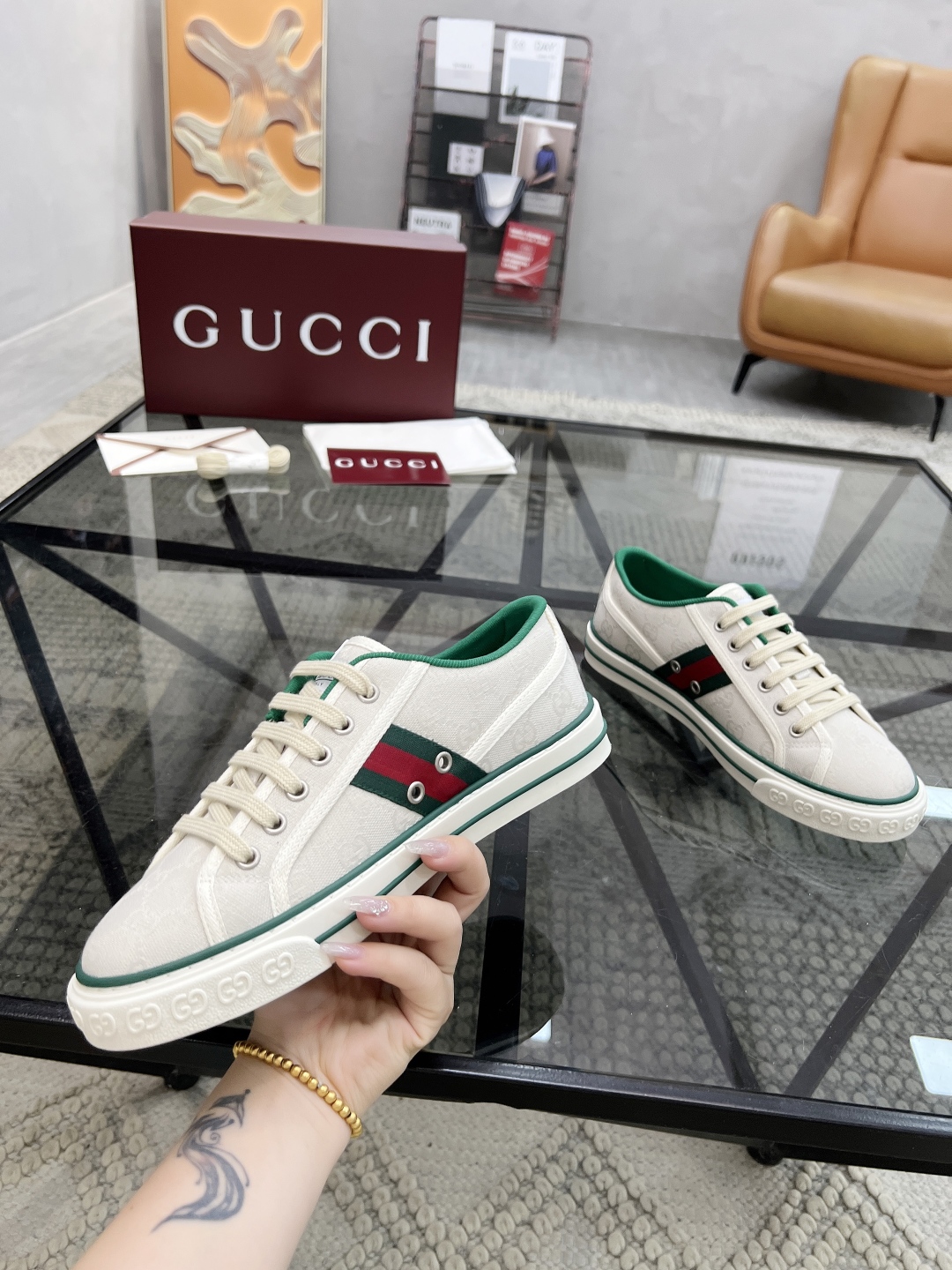  G 🔍顶级代购🇮🇹 古 炸街男神潮鞋专柜同步发售原厂配置，意大利进口进口标志布面料，高品质拼接复杂工艺