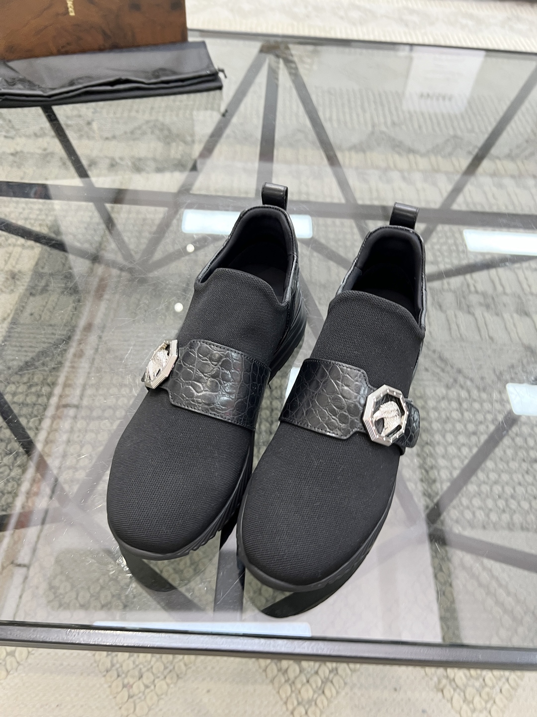  S 🔍顶级代购🇮🇹 史 炸街男神休闲运动鞋爆款专柜新品同步，鞋面意大利进口牛皮搭配网布面料，经典大方版
