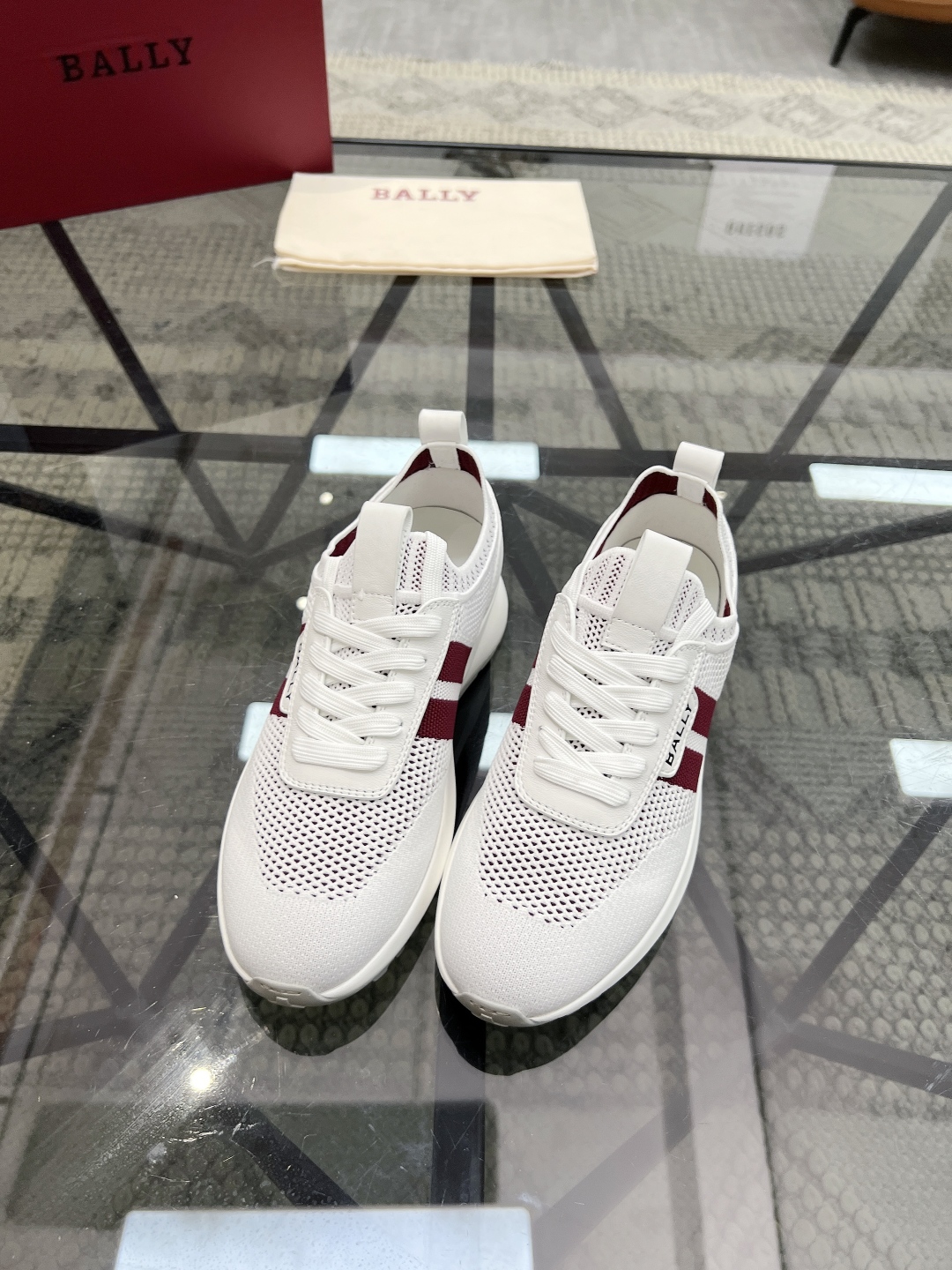  B 🔍顶级代购🇮🇹 巴 炸街男神新品运动鞋专柜同步发售原厂配置，意大利进口原版飞织面料，经典透气舒适，