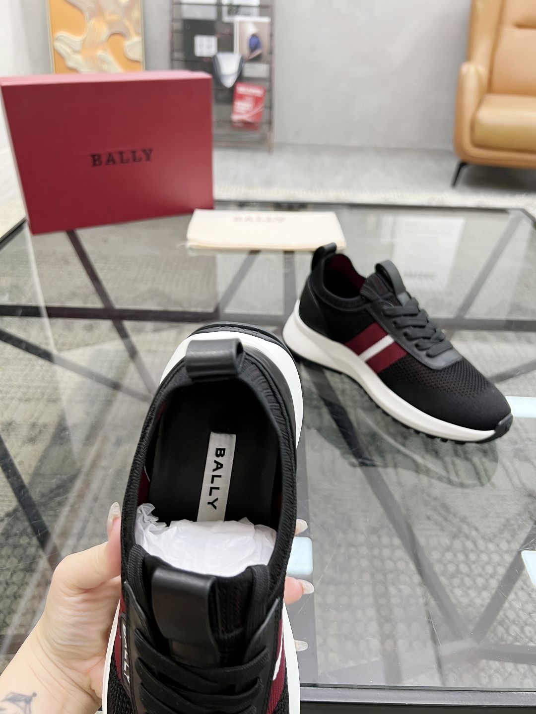 B 🔍顶级代购🇮🇹 巴 炸街男神新品运动鞋专柜同步发售原厂配置，意大利进口原版飞织面料，经典透气舒适，