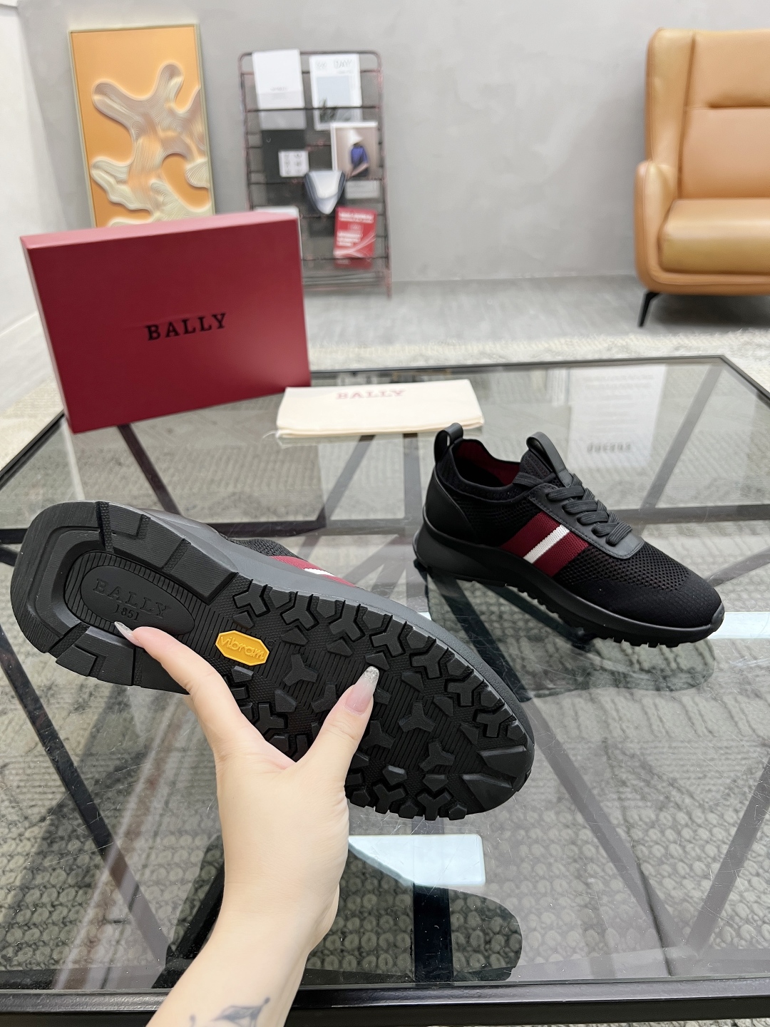 B 🔍顶级代购🇮🇹 巴 炸街男神新品运动鞋专柜同步发售原厂配置，意大利进口原版飞织面料，经典透气舒适，
