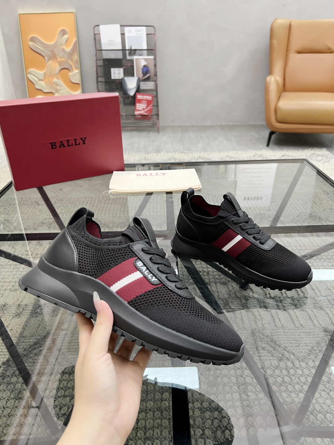  B 🔍顶级代购🇮🇹 巴 炸街男神新品运动鞋专柜同步发售原厂配置，意大利进口原版飞织面料，经典透气舒适，