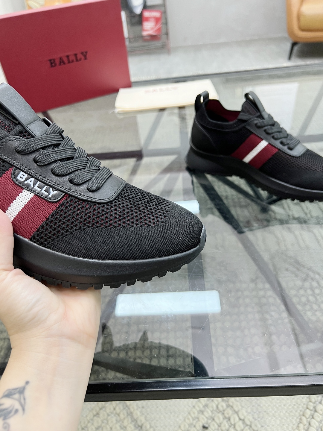  B 🔍顶级代购🇮🇹 巴 炸街男神新品运动鞋专柜同步发售原厂配置，意大利进口原版飞织面料，经典透气舒适，