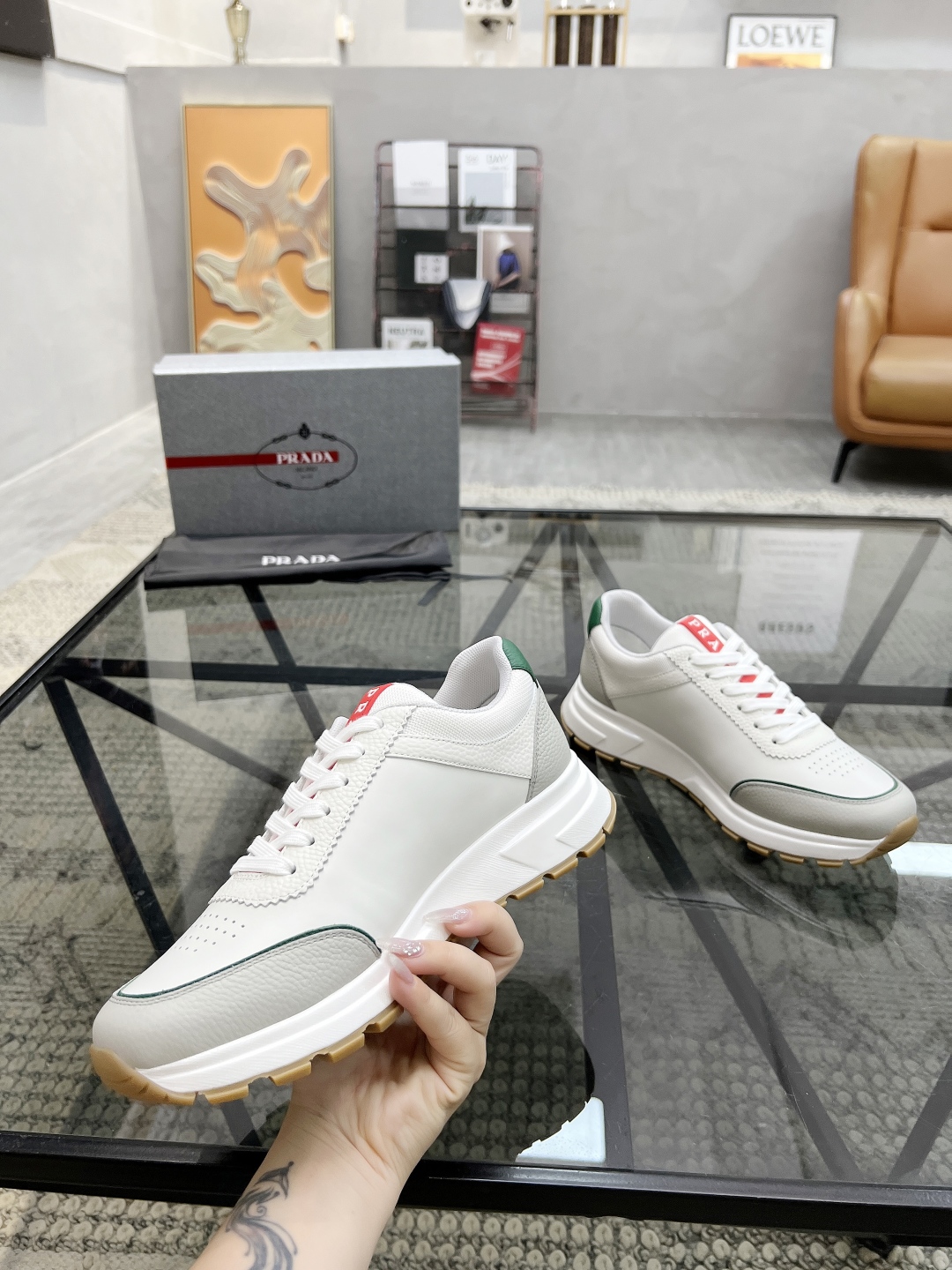  P 🔍顶级代购🇮🇹 普 炸街男神新品来袭，超人气爆款专柜新款，原厂配置意大利进口牛皮面料，高品质复杂拼