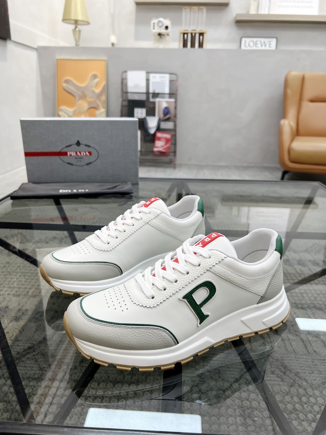  P 🔍顶级代购🇮🇹 普 炸街男神新品来袭，超人气爆款专柜新款，原厂配置意大利进口牛皮面料，高品质复杂拼