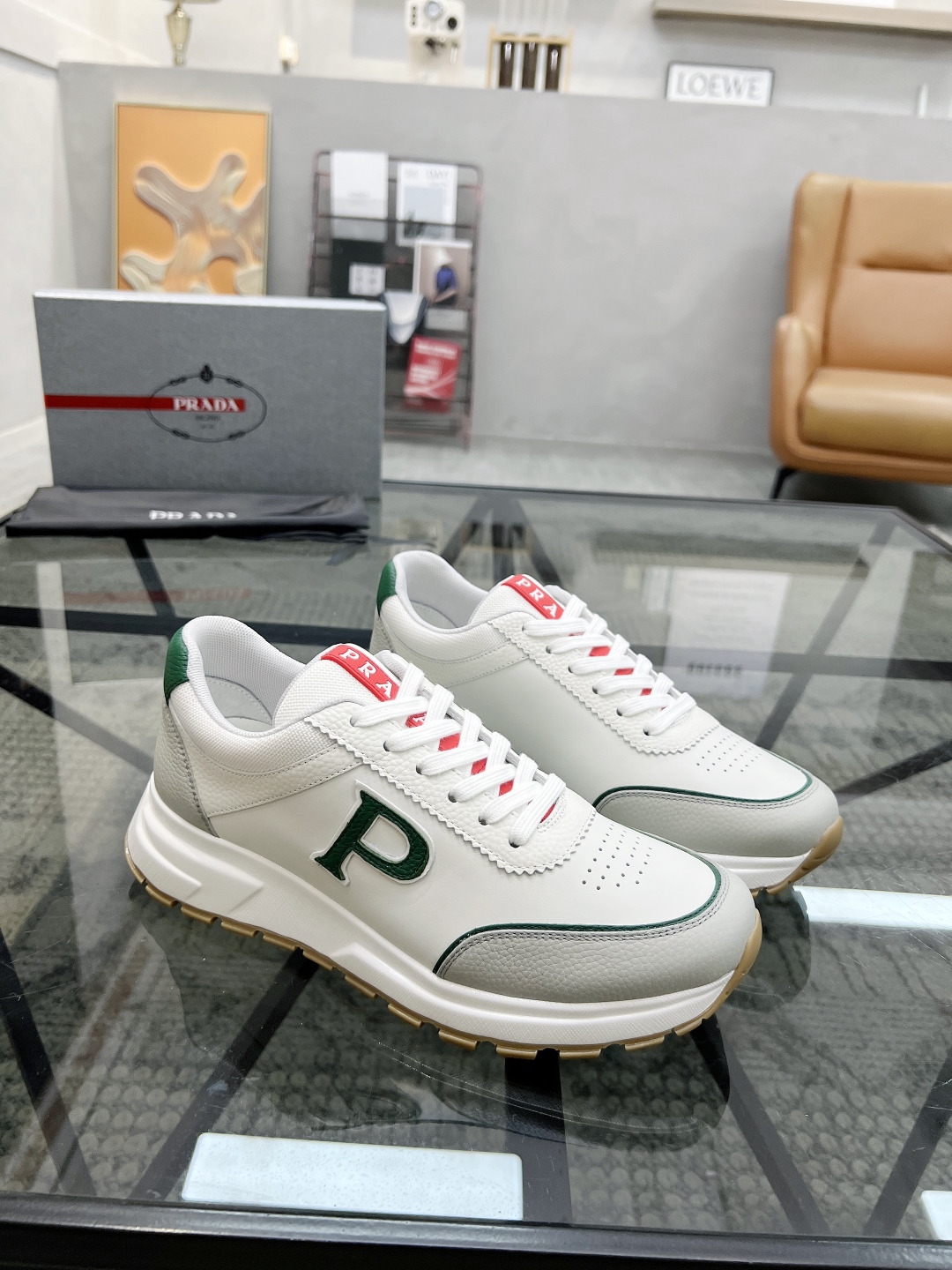  P 🔍顶级代购🇮🇹 普 炸街男神新品来袭，超人气爆款专柜新款，原厂配置意大利进口牛皮面料，高品质复杂拼