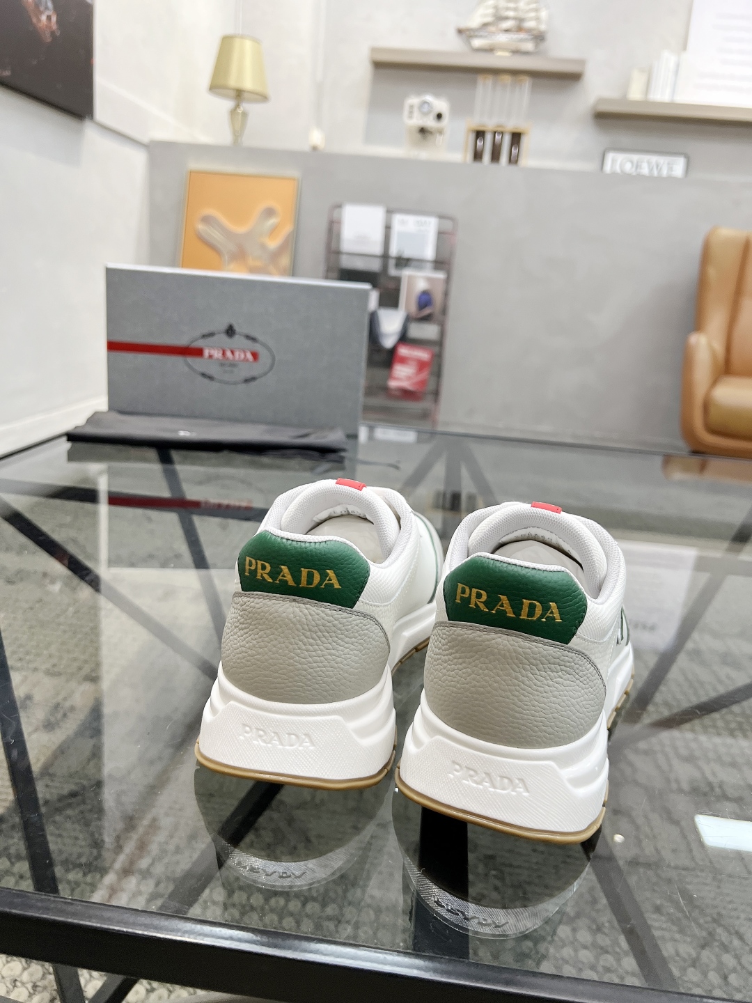  P 🔍顶级代购🇮🇹 普 炸街男神新品来袭，超人气爆款专柜新款，原厂配置意大利进口牛皮面料，高品质复杂拼