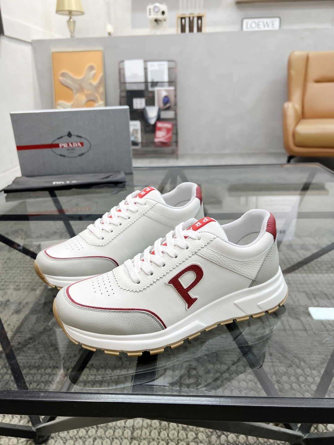  P 🔍顶级代购🇮🇹 普 炸街男神新品来袭，超人气爆款专柜新款，原厂配置意大利进口牛皮面料，高品质复杂拼