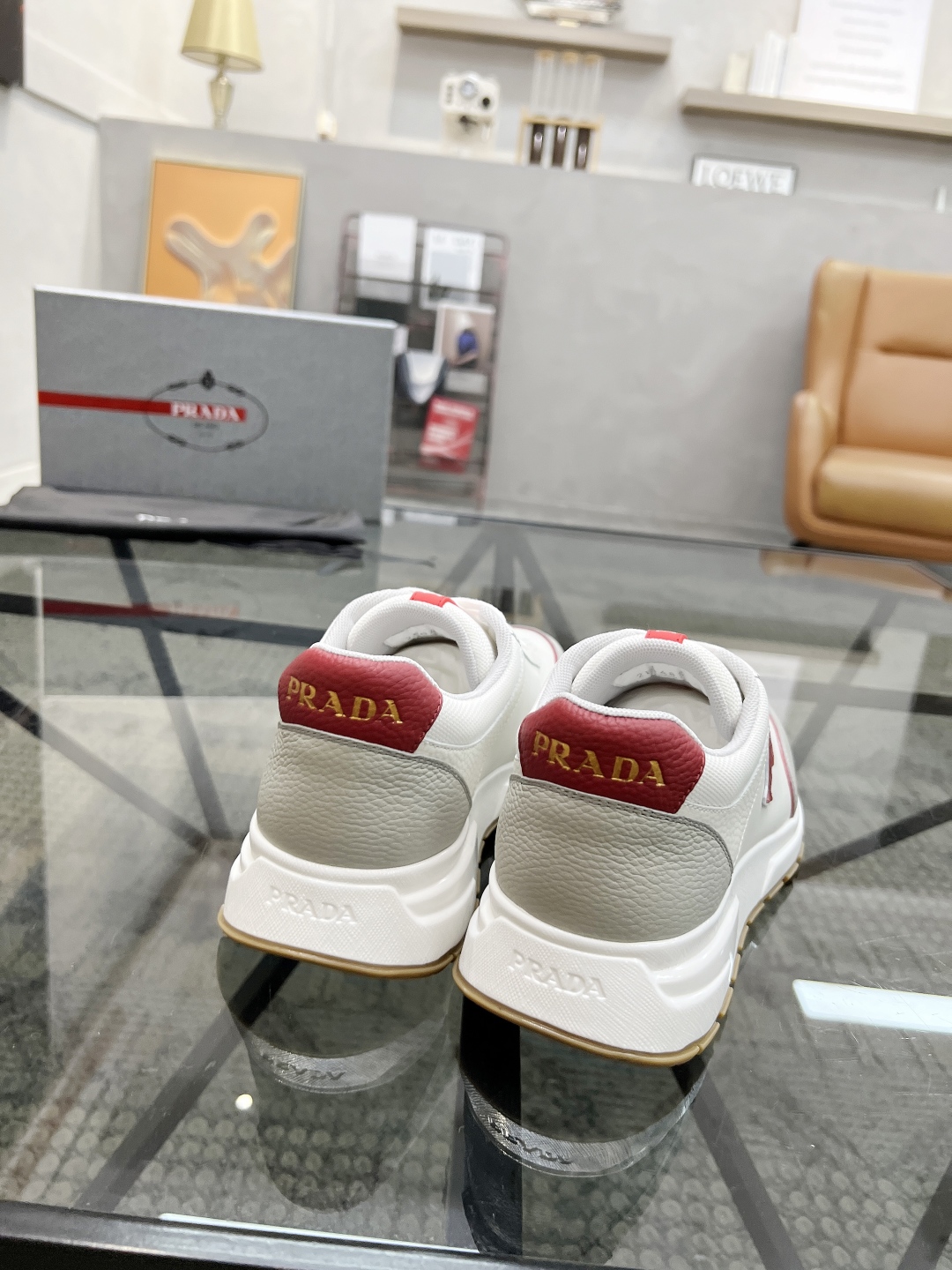  P 🔍顶级代购🇮🇹 普 炸街男神新品来袭，超人气爆款专柜新款，原厂配置意大利进口牛皮面料，高品质复杂拼