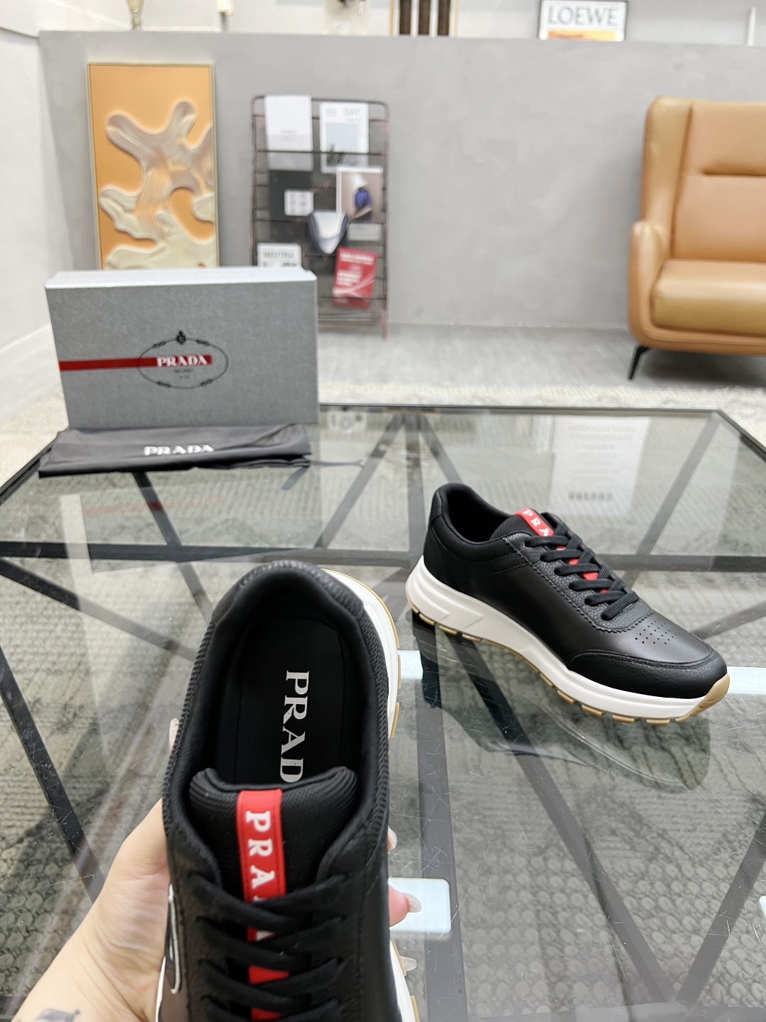  P 🔍顶级代购🇮🇹 普 炸街男神新品来袭，超人气爆款专柜新款，原厂配置意大利进口牛皮面料，高品质复杂拼