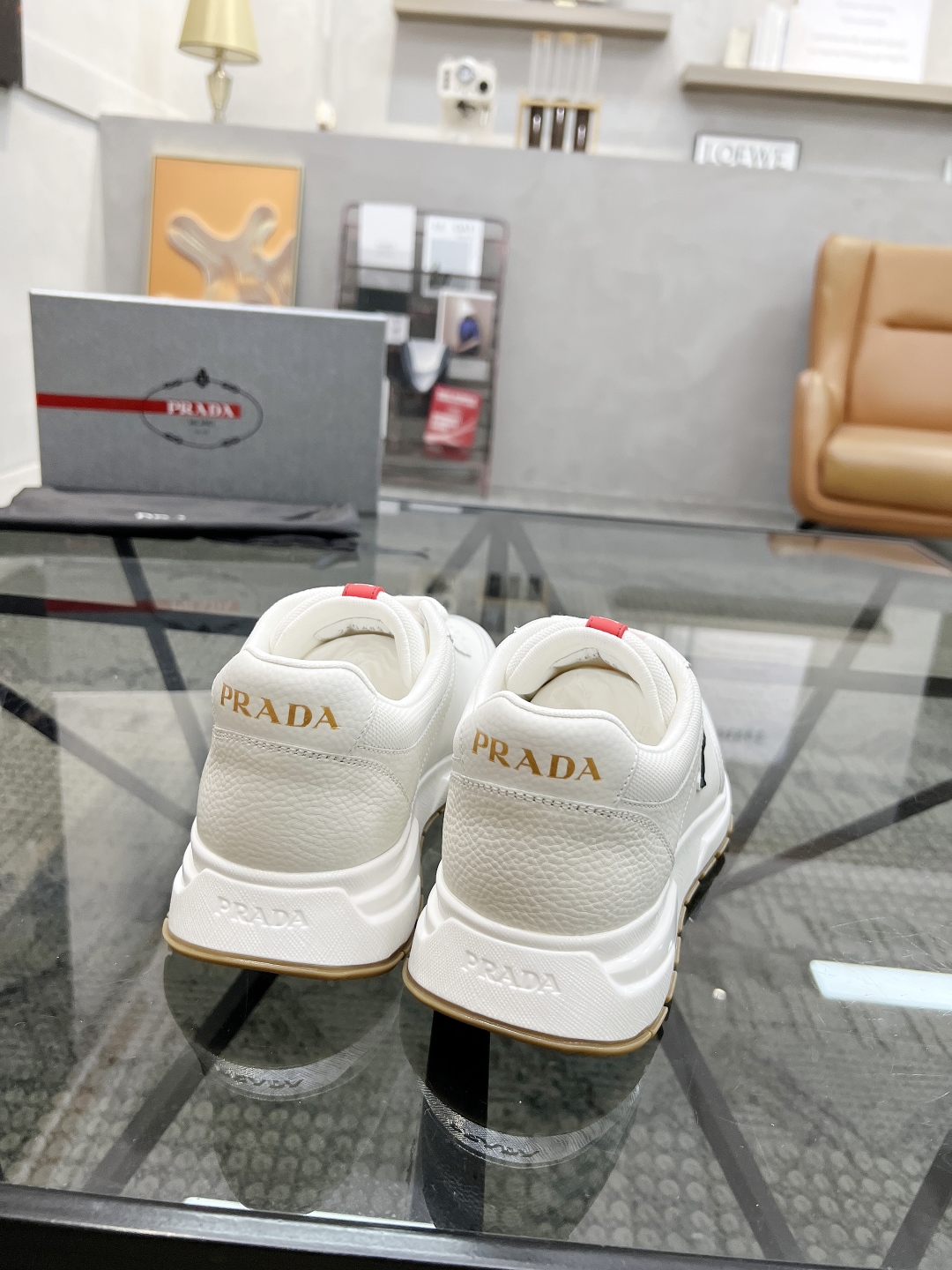  P 🔍顶级代购🇮🇹 普 炸街男神新品来袭，超人气爆款专柜新款，原厂配置意大利进口牛皮面料，高品质复杂拼