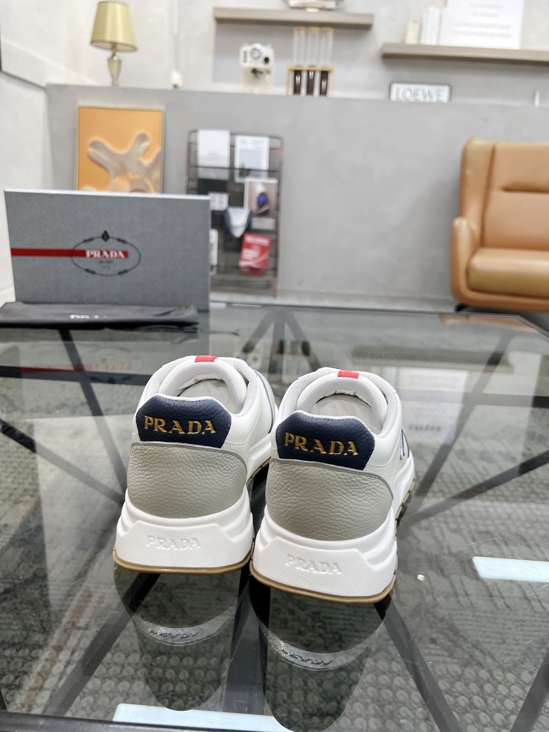  P 🔍顶级代购🇮🇹 普 炸街男神新品来袭，超人气爆款专柜新款，原厂配置意大利进口牛皮面料，高品质复杂拼