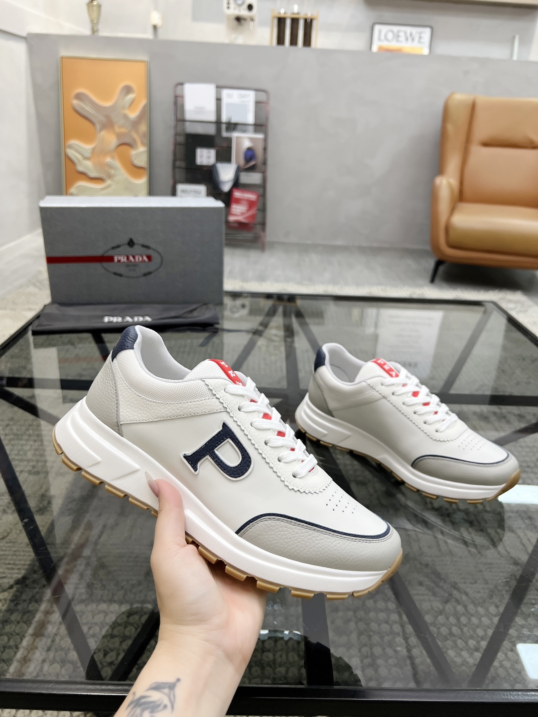  P 🔍顶级代购🇮🇹 普 炸街男神新品来袭，超人气爆款专柜新款，原厂配置意大利进口牛皮面料，高品质复杂拼