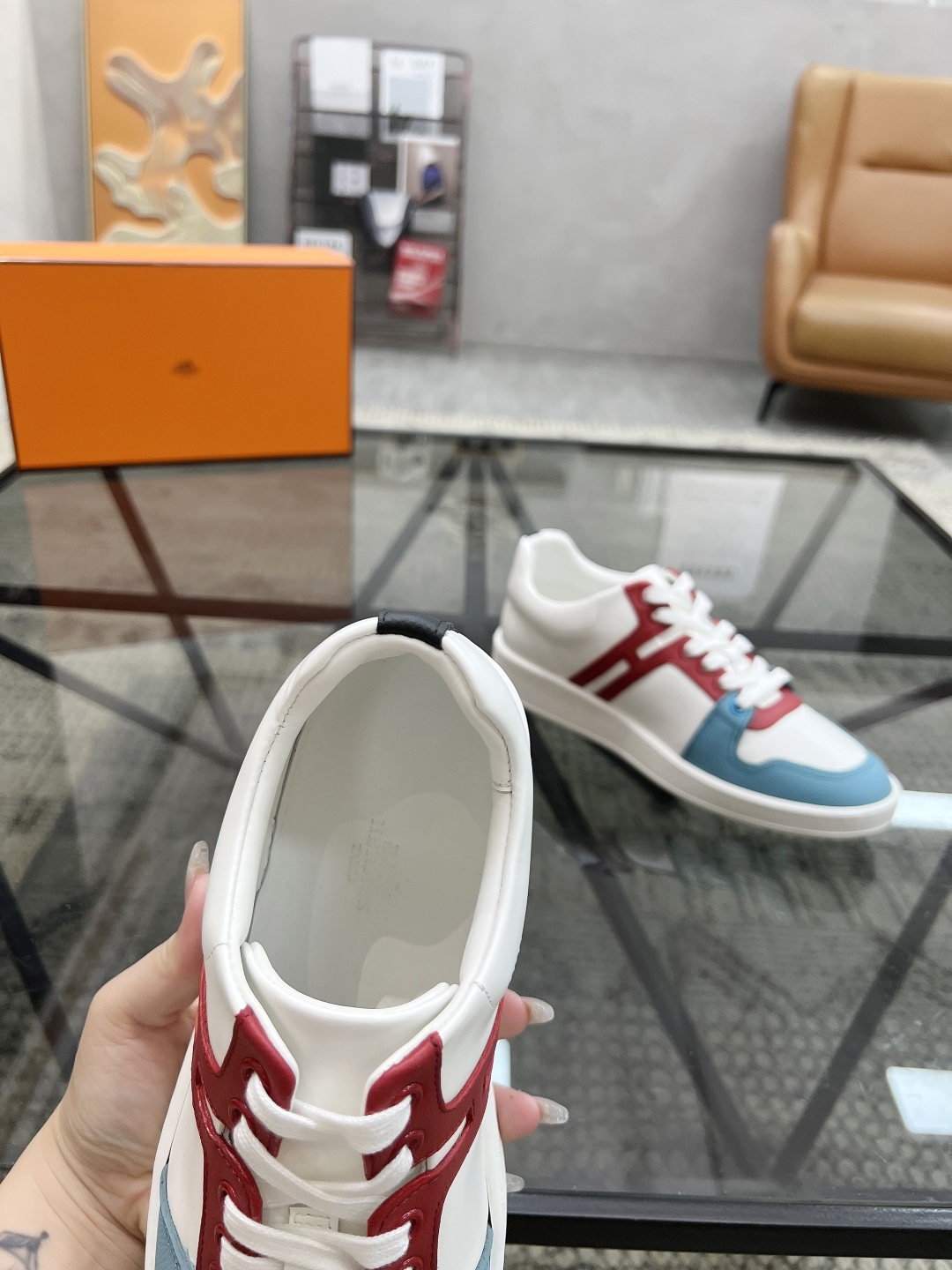  H 🔍顶级代购🇮🇹 爱 炸街男神休闲鞋新品来袭专柜同步发售原厂配置，意大利进口原版牛皮面料，高品质拼接