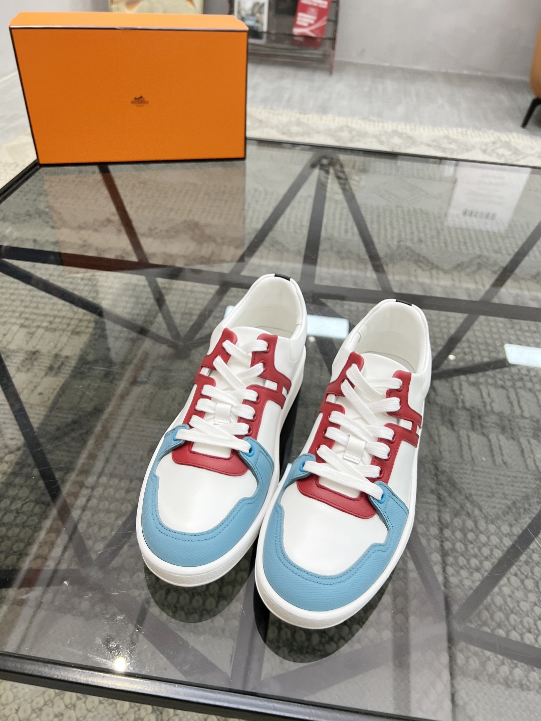  H 🔍顶级代购🇮🇹 爱 炸街男神休闲鞋新品来袭专柜同步发售原厂配置，意大利进口原版牛皮面料，高品质拼接