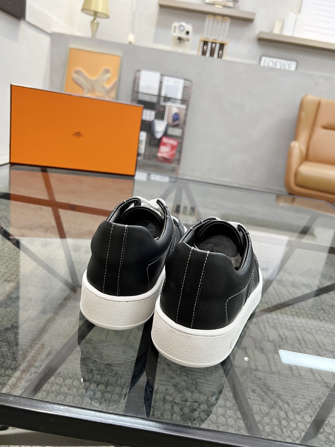  H 🔍顶级代购🇮🇹 爱 炸街男神休闲鞋新品来袭专柜同步发售原厂配置，意大利进口原版牛皮面料，高品质拼接