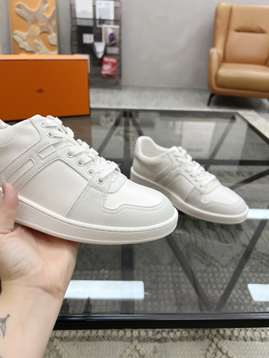  H 🔍顶级代购🇮🇹 爱 炸街男神休闲鞋新品来袭专柜同步发售原厂配置，意大利进口原版牛皮面料，高品质拼接