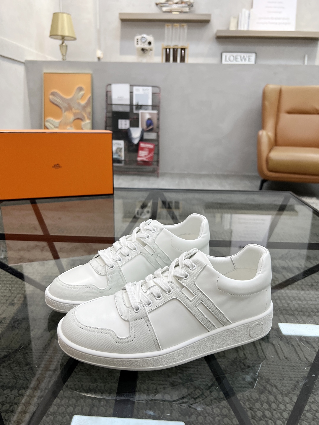  H 🔍顶级代购🇮🇹 爱 炸街男神休闲鞋新品来袭专柜同步发售原厂配置，意大利进口原版牛皮面料，高品质拼接