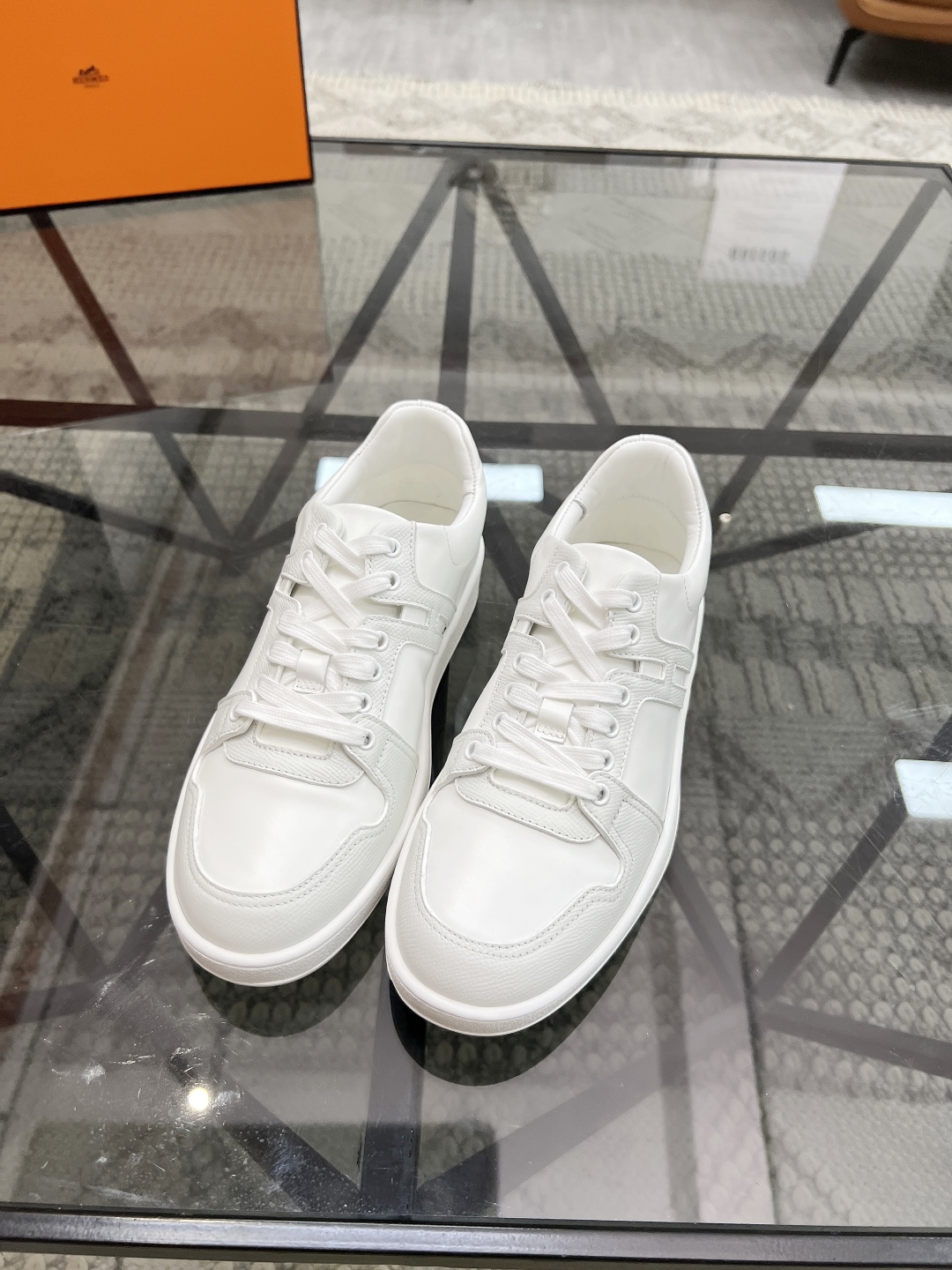  H 🔍顶级代购🇮🇹 爱 炸街男神休闲鞋新品来袭专柜同步发售原厂配置，意大利进口原版牛皮面料，高品质拼接