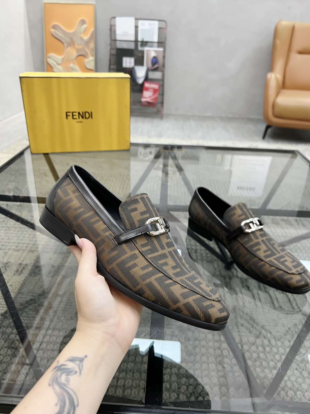  F 🔍顶级代购🇮🇹 芬 炸街男神休闲真皮底皮鞋系列专柜同步发售原厂配置，意大利进口原版牛皮，进口水染牛