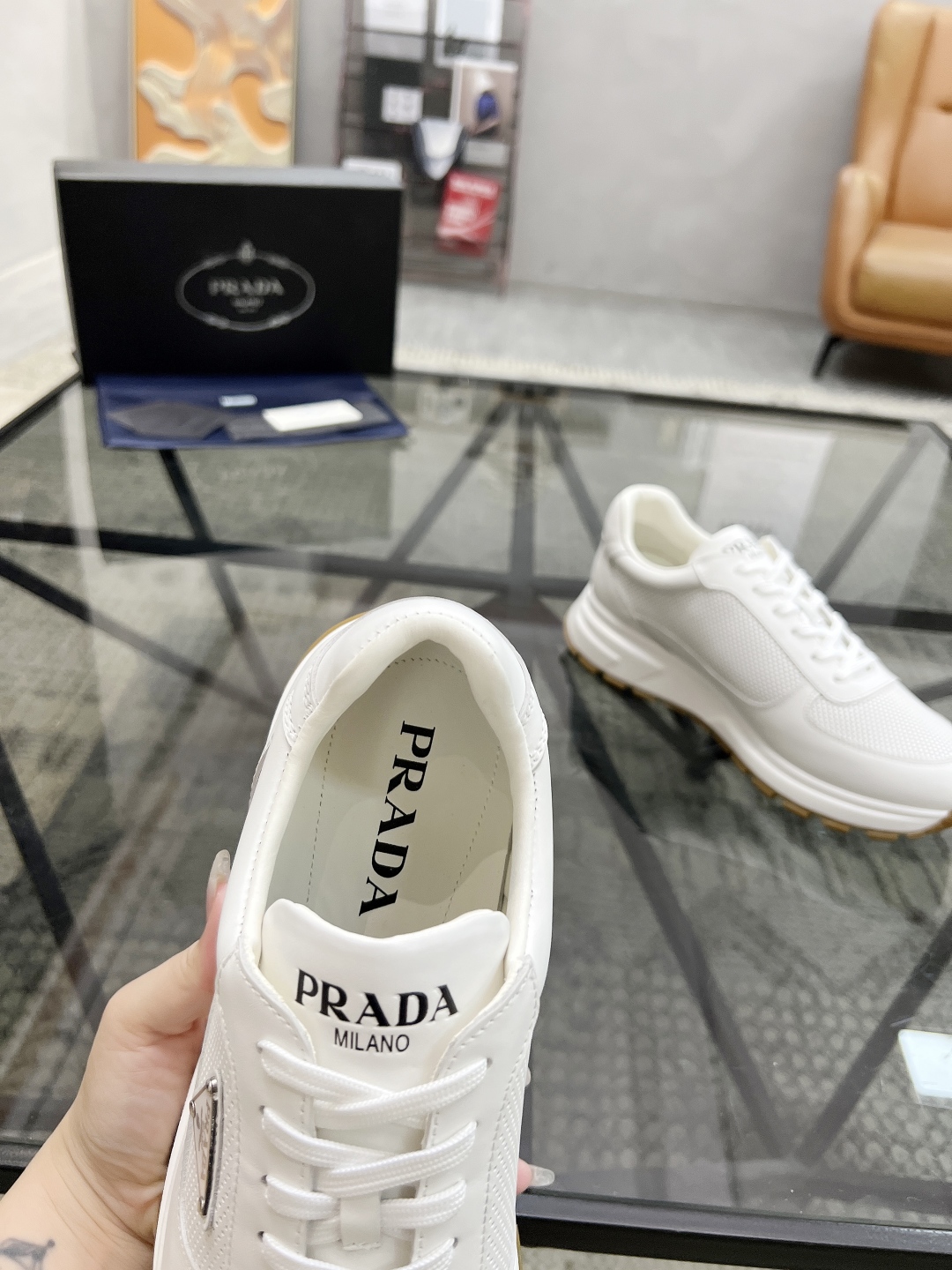  P 🔍顶级代购🇮🇹 普 炸街男神新品来袭，超人气爆款专柜新款，原厂配置意大利进口牛皮面料，高品质复杂拼