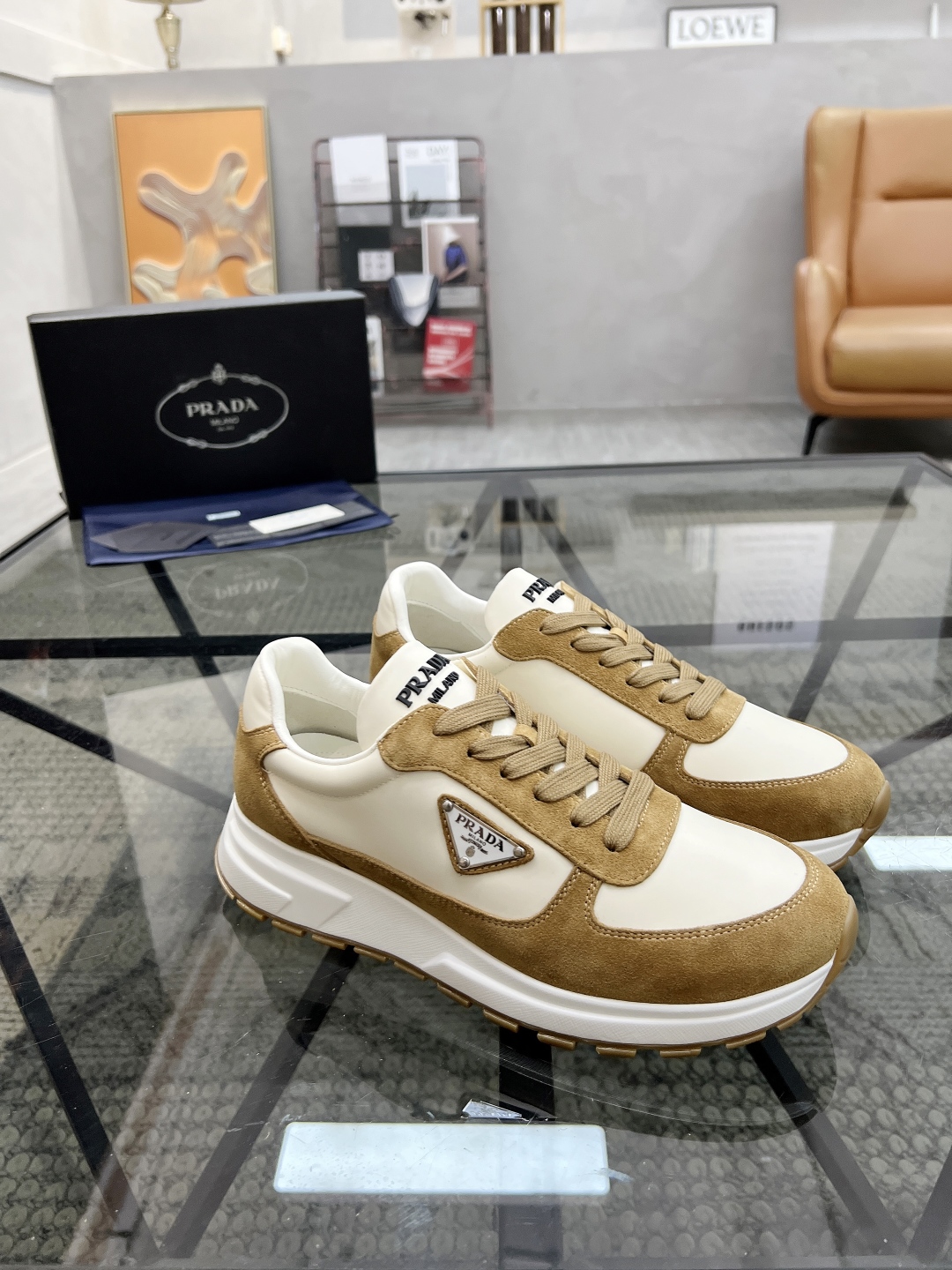  P 🔍顶级代购🇮🇹 普 炸街男神新品来袭，超人气爆款专柜新款，原厂配置意大利进口牛皮搭配帆布面料，高品