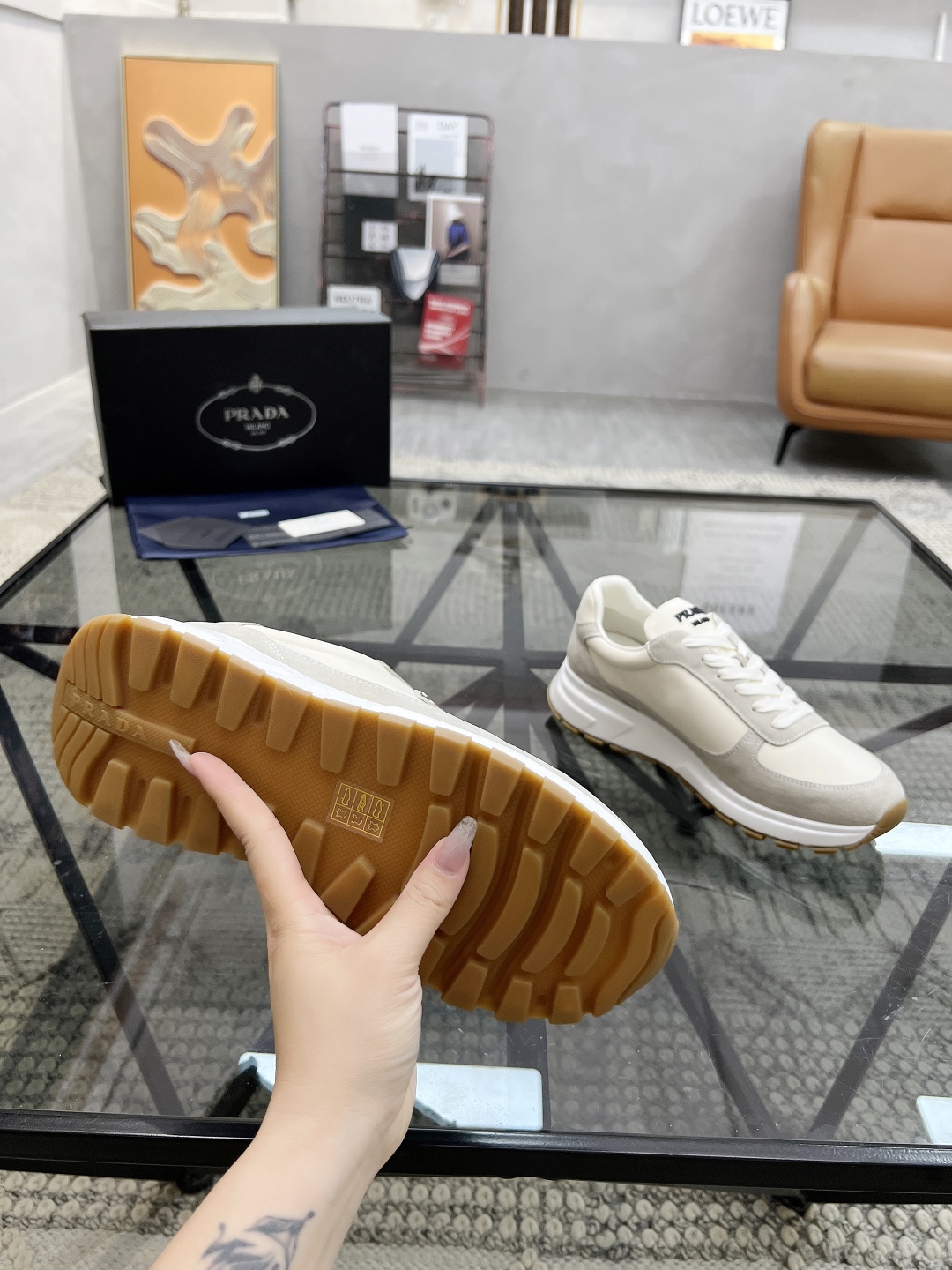  P 🔍顶级代购🇮🇹 普 炸街男神新品来袭，超人气爆款专柜新款，原厂配置意大利进口牛皮搭配帆布面料，高品
