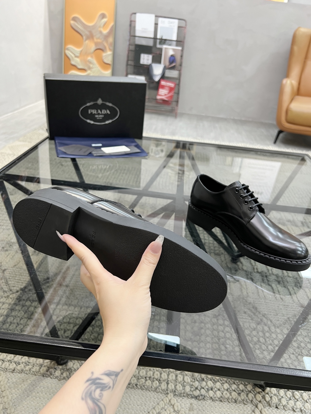  P 🔍顶级代购🇮🇹 普 炸街男神增高皮鞋新品来袭专柜同步发售原厂配置，意大利进口开边珠牛皮面料，高端大