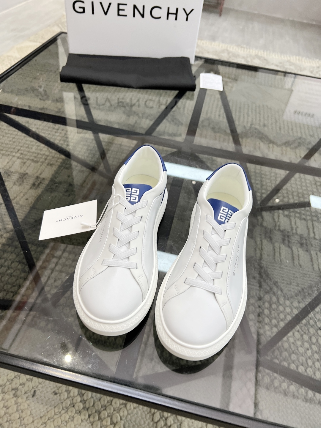  J 🔍顶级代购🇮🇹 纪 炸街男神新品来袭超人气爆款专柜新款，原厂配置意大利进口牛皮面料，高品质拼接复杂
