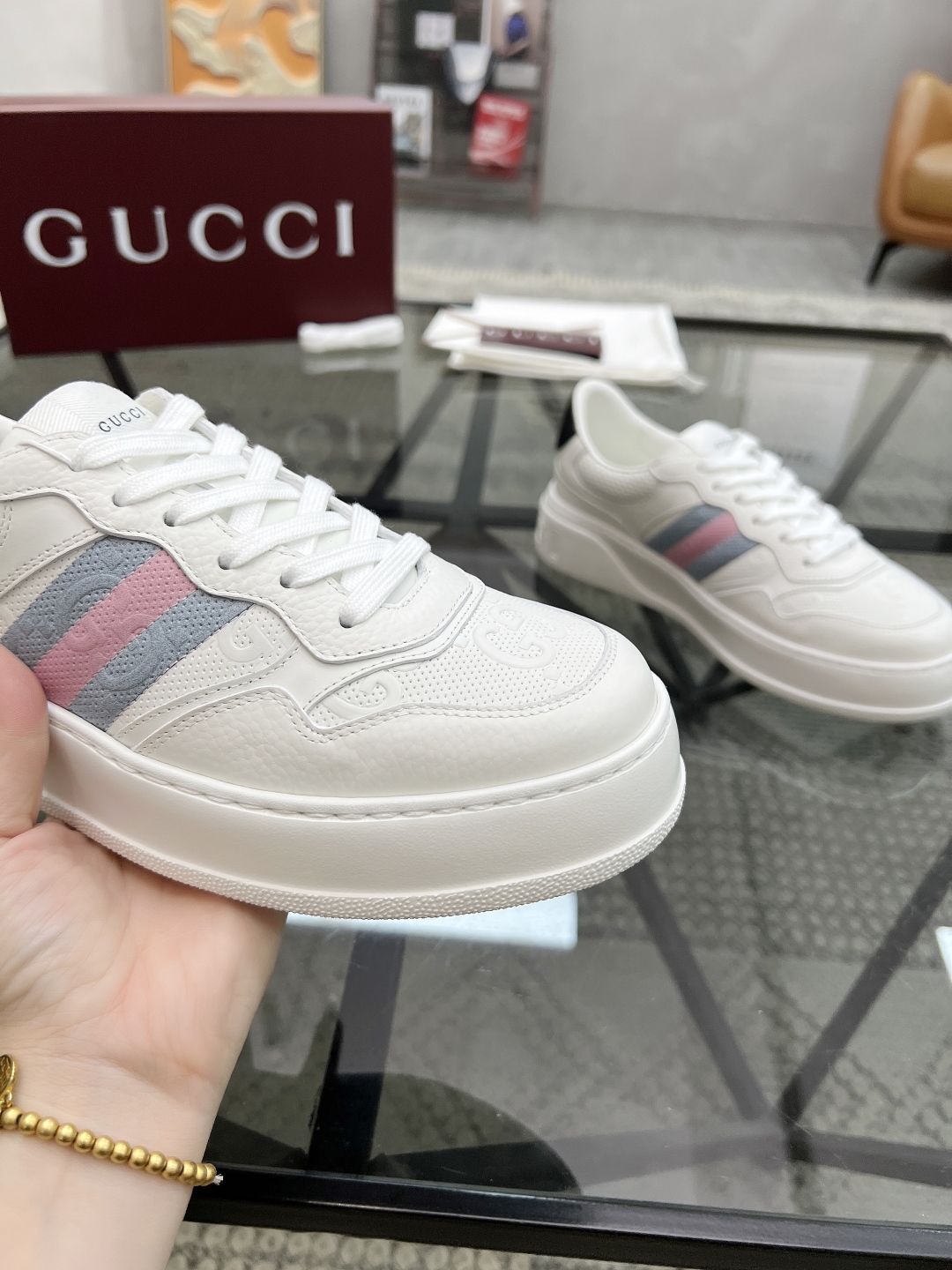  G 🔍顶级代购🇮🇹 古 炸街情侣款👫专柜同步发售 原厂配置，意大利进口进口牛皮面料，高品质印花拼接复杂