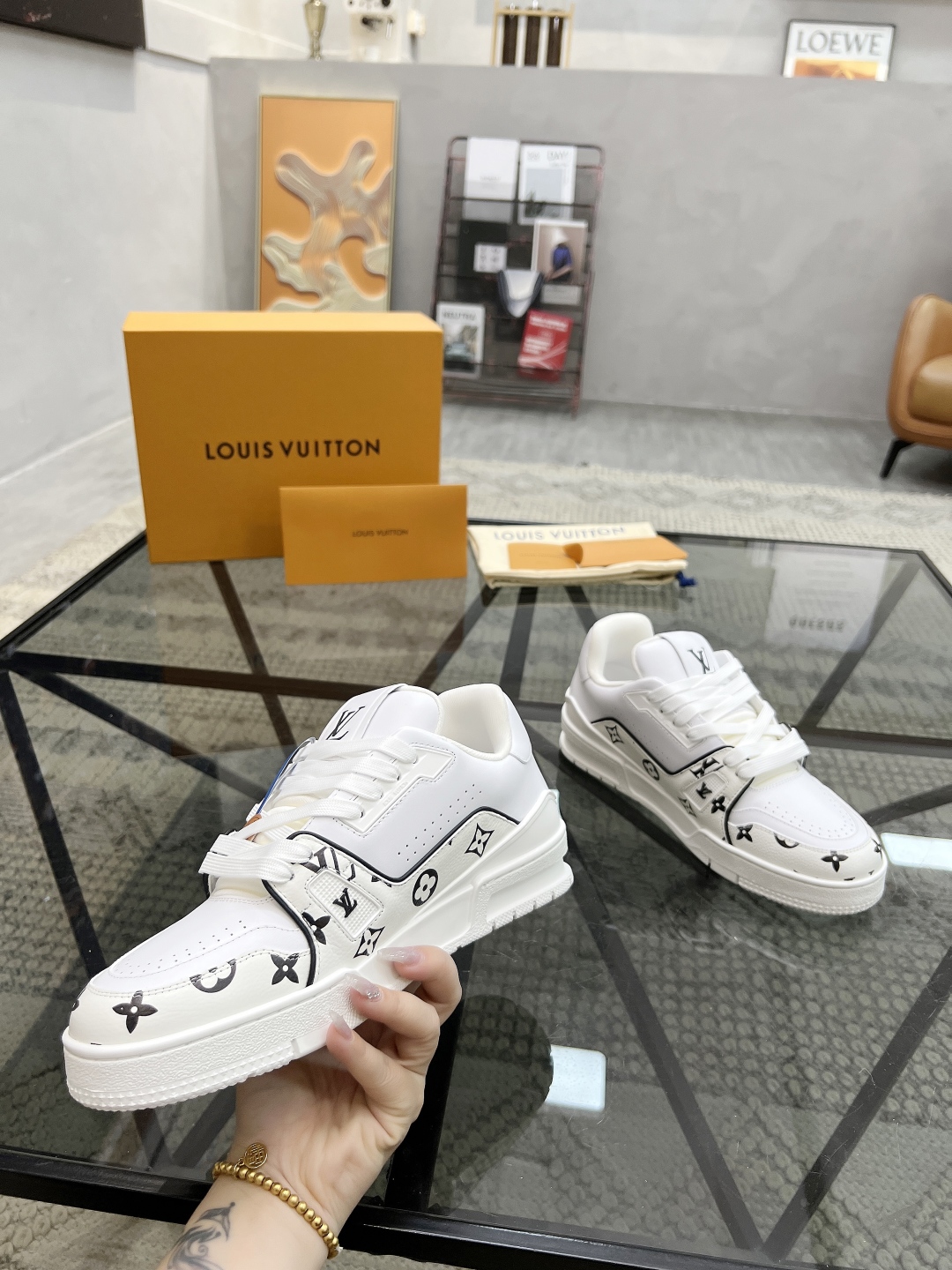  L 🔍顶级代购🇮🇹 路 炸街男神爆款运动板鞋专柜同步，鞋面意大利进口牛皮面料，高品质印花缤纷色彩复杂拼