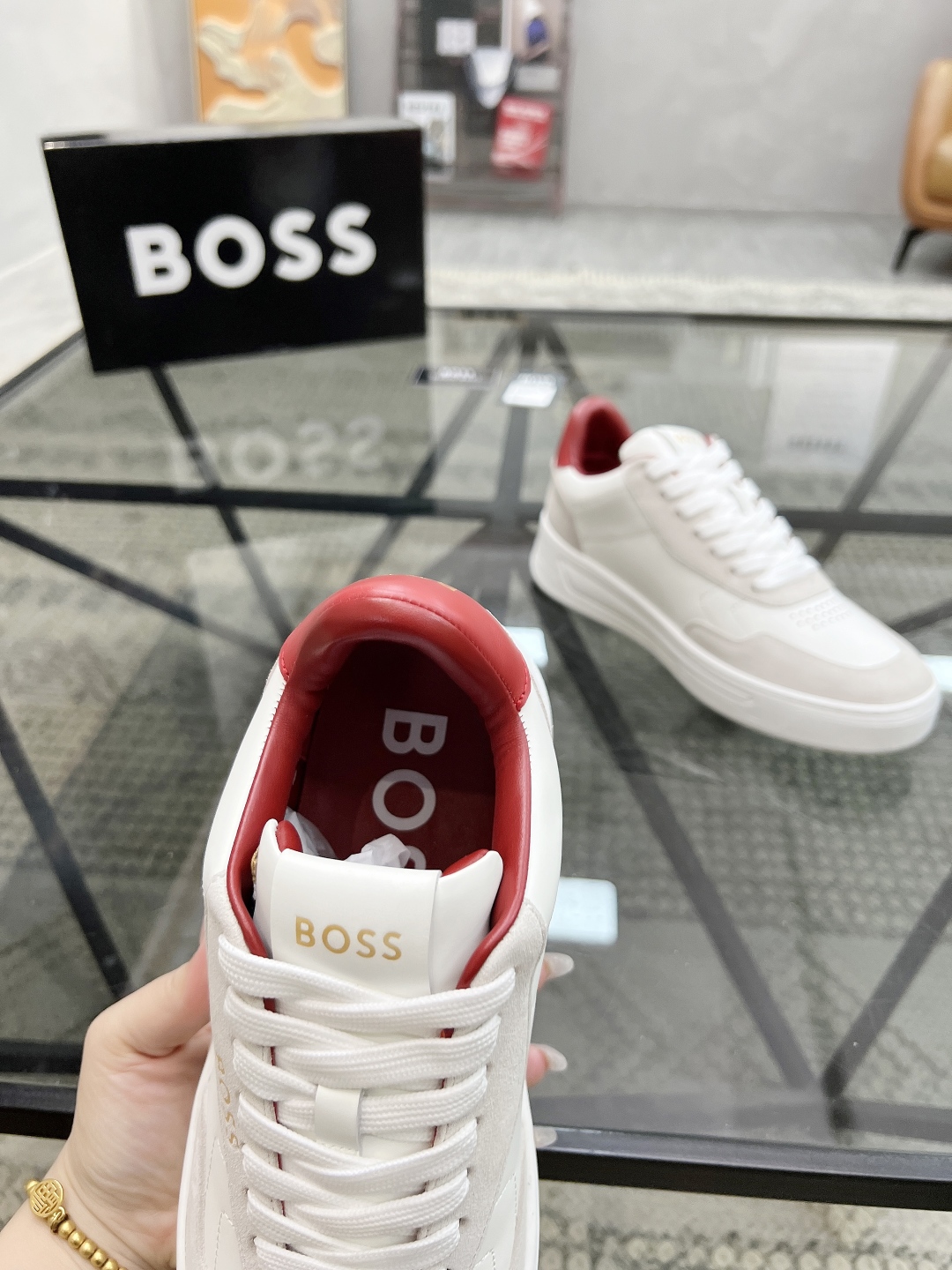  B 🔍顶级代购🇮🇹 老 炸街男神休闲运动鞋系列来袭专柜同步，鞋面意大利进口牛皮面料，进口透气牛皮内里垫