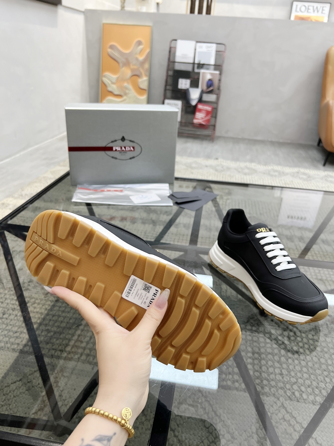  P 🔍顶级代购🇮🇹 普 炸街男神厚底运动休闲系列专柜同步发售原厂配置，意大利进口牛皮面料，色彩缤纷潮达