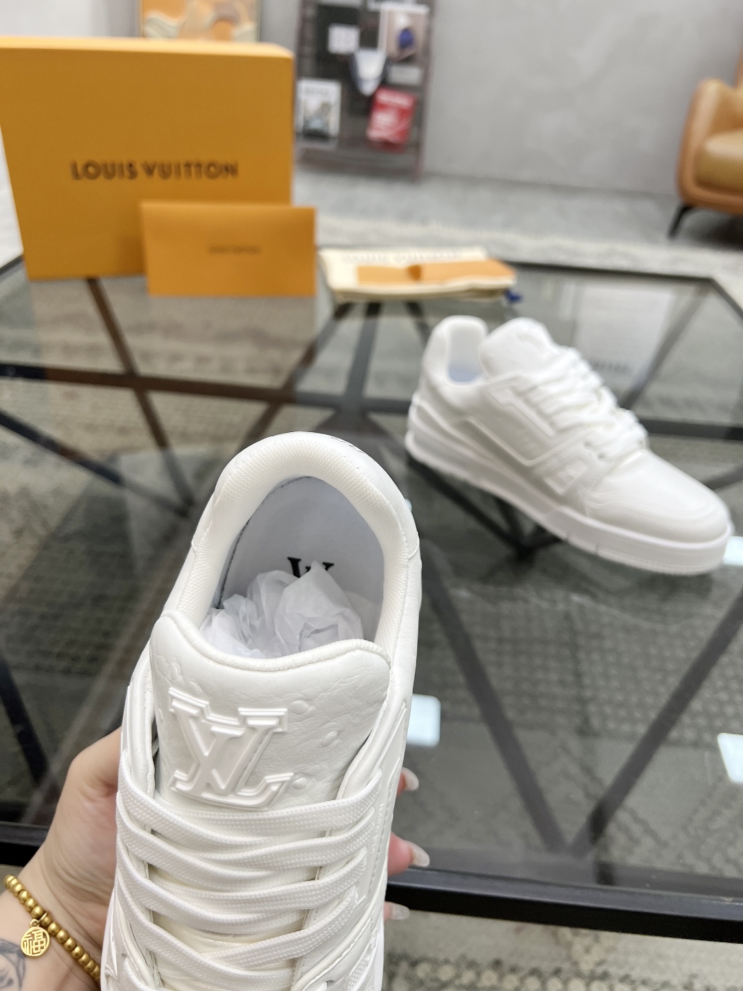  L 🔍顶级代购🇮🇹 路 炸街男神爆款运动板鞋专柜同步，鞋面意大利进口牛皮面料，高品质复杂拼接工艺品，进