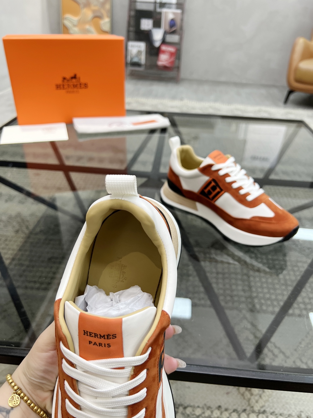  H 🔍顶级代购🇮🇹 爱 炸街男神运动鞋新品来袭专柜同步发售原厂配置，意大利进口牛皮面料，高品质复杂工艺
