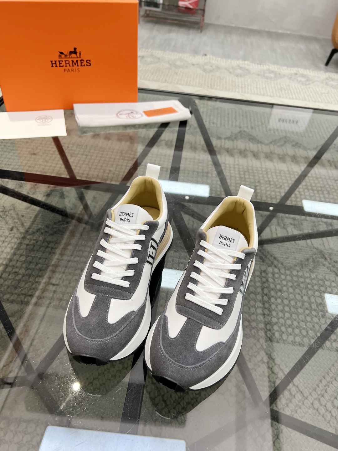  H 🔍顶级代购🇮🇹 爱 炸街男神运动鞋新品来袭专柜同步发售原厂配置，意大利进口牛皮面料，高品质复杂工艺
