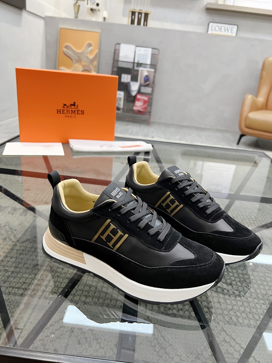 H 🔍顶级代购🇮🇹 爱 炸街男神运动鞋新品来袭专柜同步发售原厂配置，意大利进口牛皮面料，高品质复杂工艺
