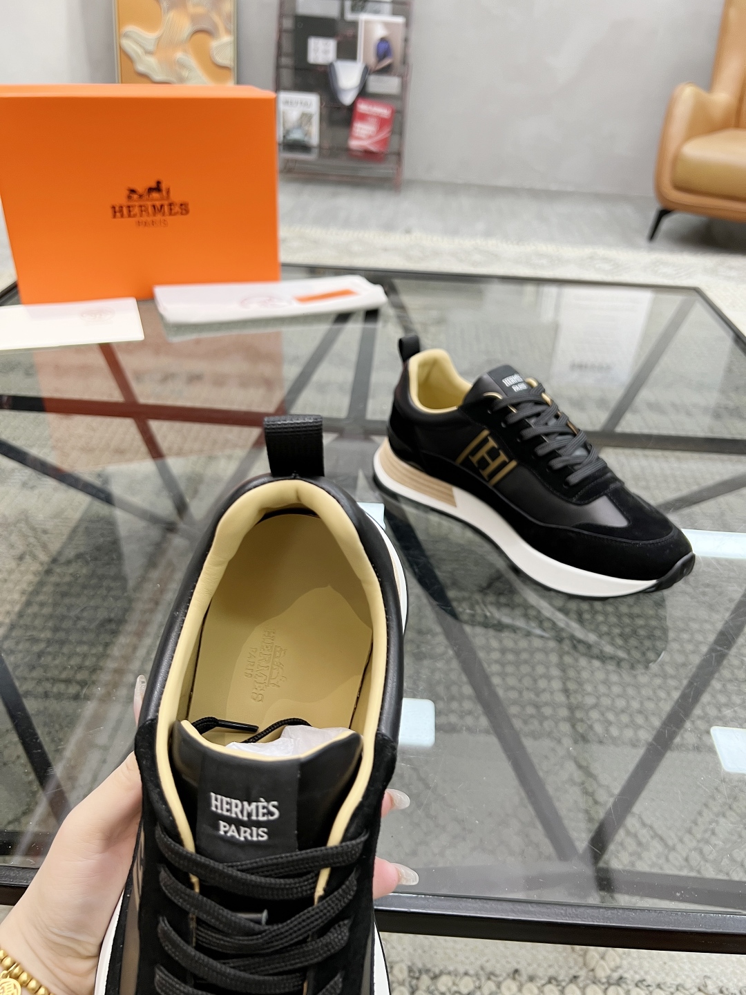  H 🔍顶级代购🇮🇹 爱 炸街男神运动鞋新品来袭专柜同步发售原厂配置，意大利进口牛皮面料，高品质复杂工艺