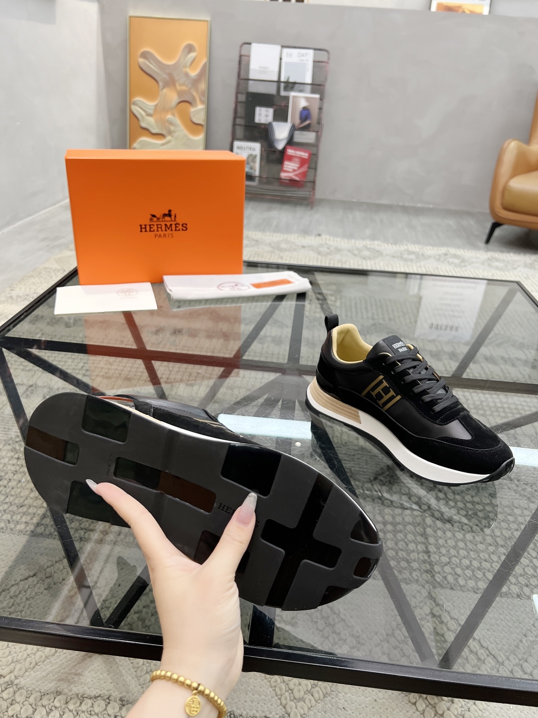  H 🔍顶级代购🇮🇹 爱 炸街男神运动鞋新品来袭专柜同步发售原厂配置，意大利进口牛皮面料，高品质复杂工艺