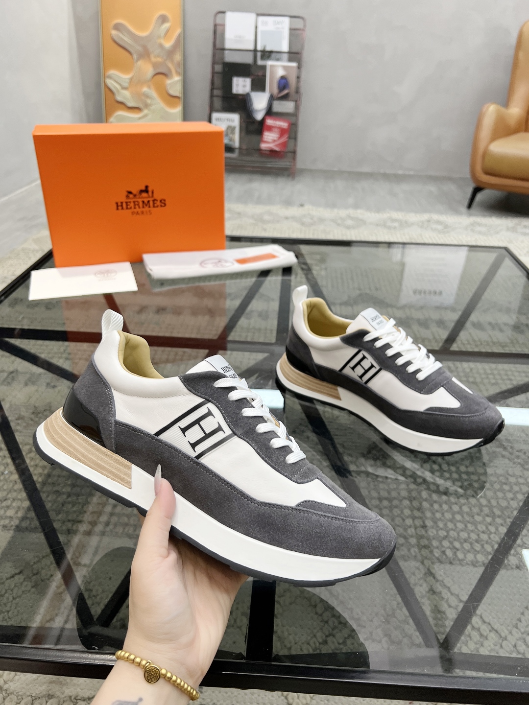  H 🔍顶级代购🇮🇹 爱 炸街男神运动鞋新品来袭专柜同步发售原厂配置，意大利进口牛皮面料，高品质复杂工艺