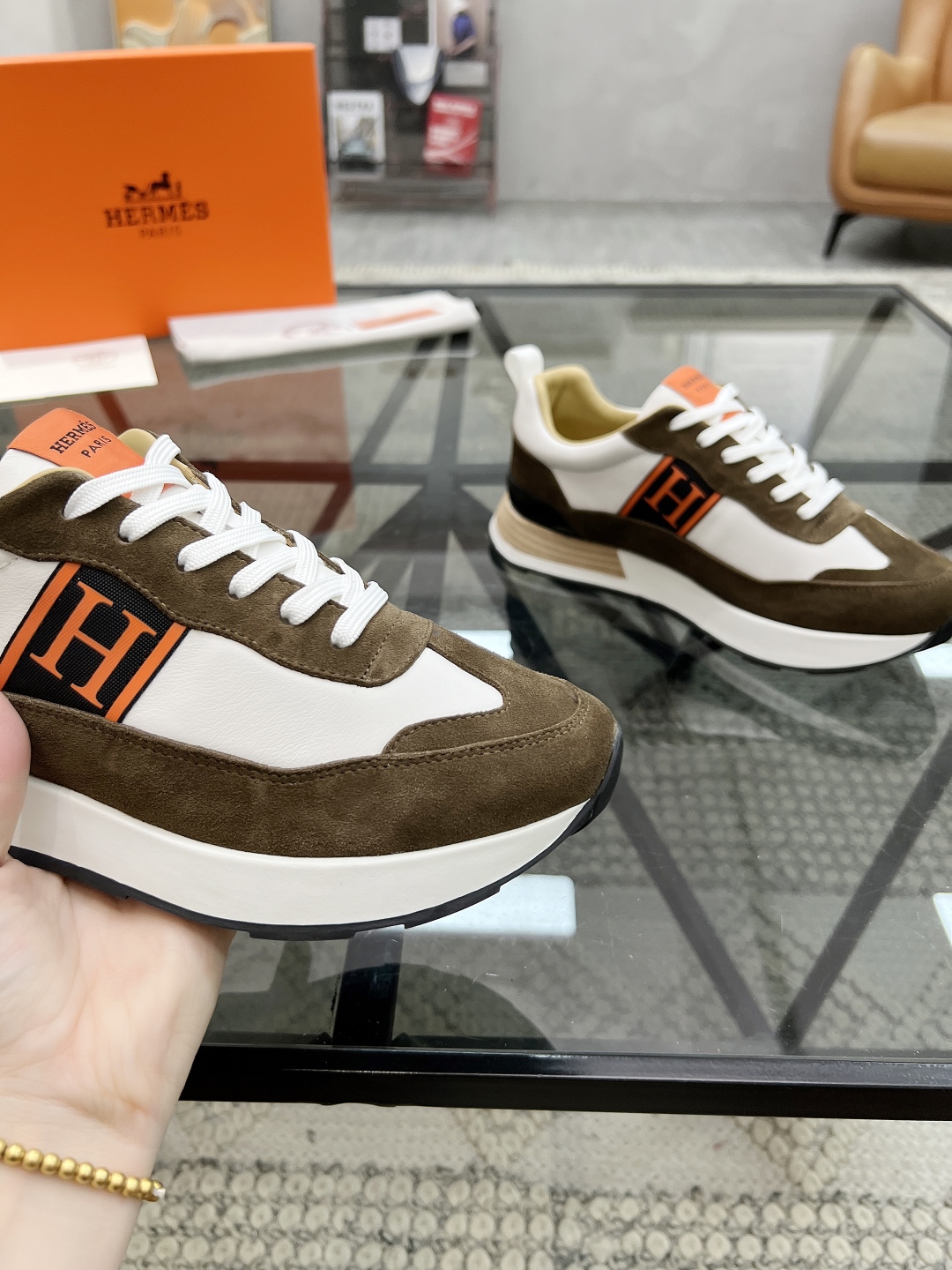  H 🔍顶级代购🇮🇹 爱 炸街男神运动鞋新品来袭专柜同步发售原厂配置，意大利进口牛皮面料，高品质复杂工艺